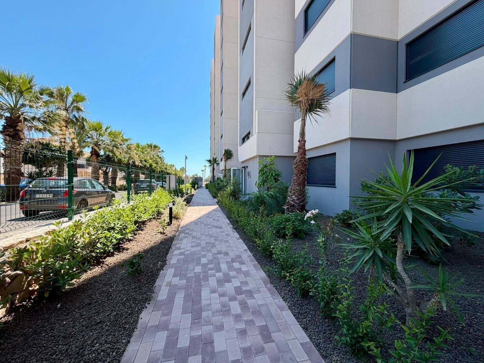 Apartamento de 2 Dormitorios en Punta Prima, Torrevieja - 30