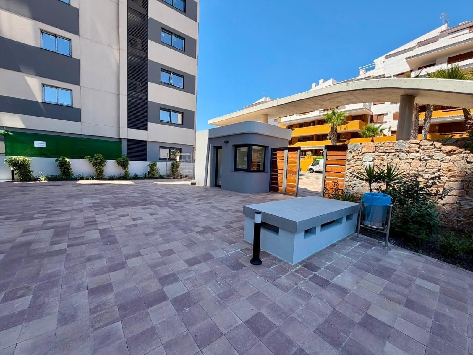 Apartamento de 2 Dormitorios en Punta Prima, Torrevieja - 33