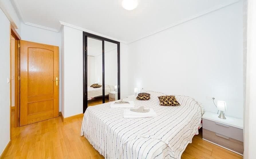 Apartamento de 2 Dormitorios en Estacion de Autobuses, Torrevieja - 12
