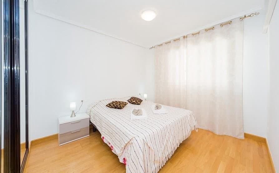 Apartamento de 2 Dormitorios en Estacion de Autobuses, Torrevieja - 2