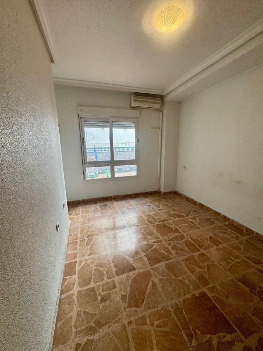 5-Bedroom Apartment in Torrevieja - 10