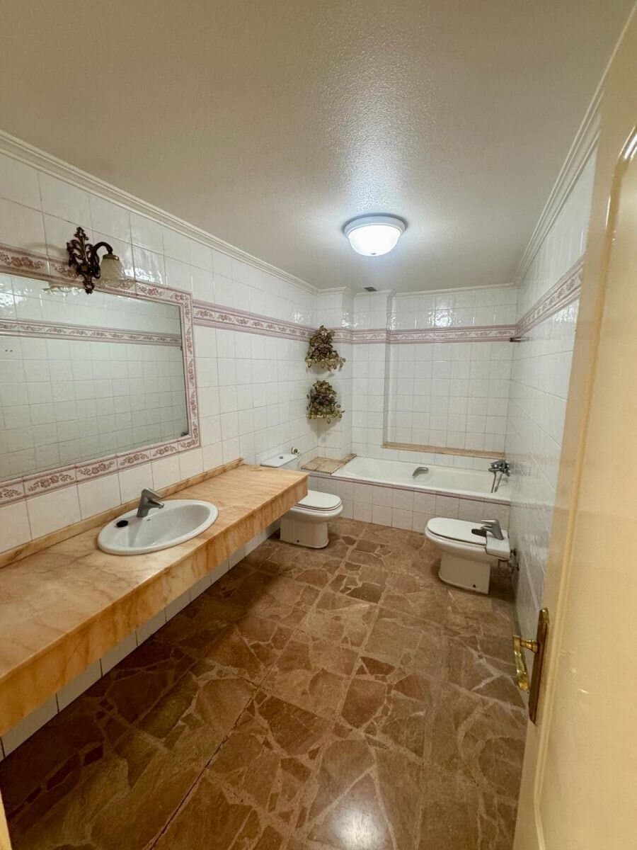 5-Bedroom Apartment in Torrevieja - 17