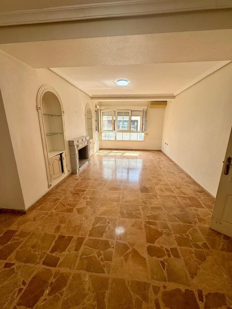 5-Bedroom Apartment in Torrevieja - 2