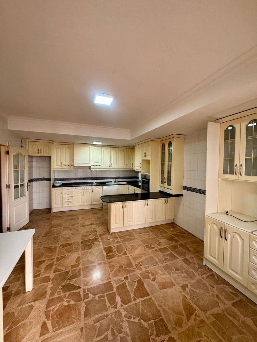 5-Bedroom Apartment in Torrevieja - 4