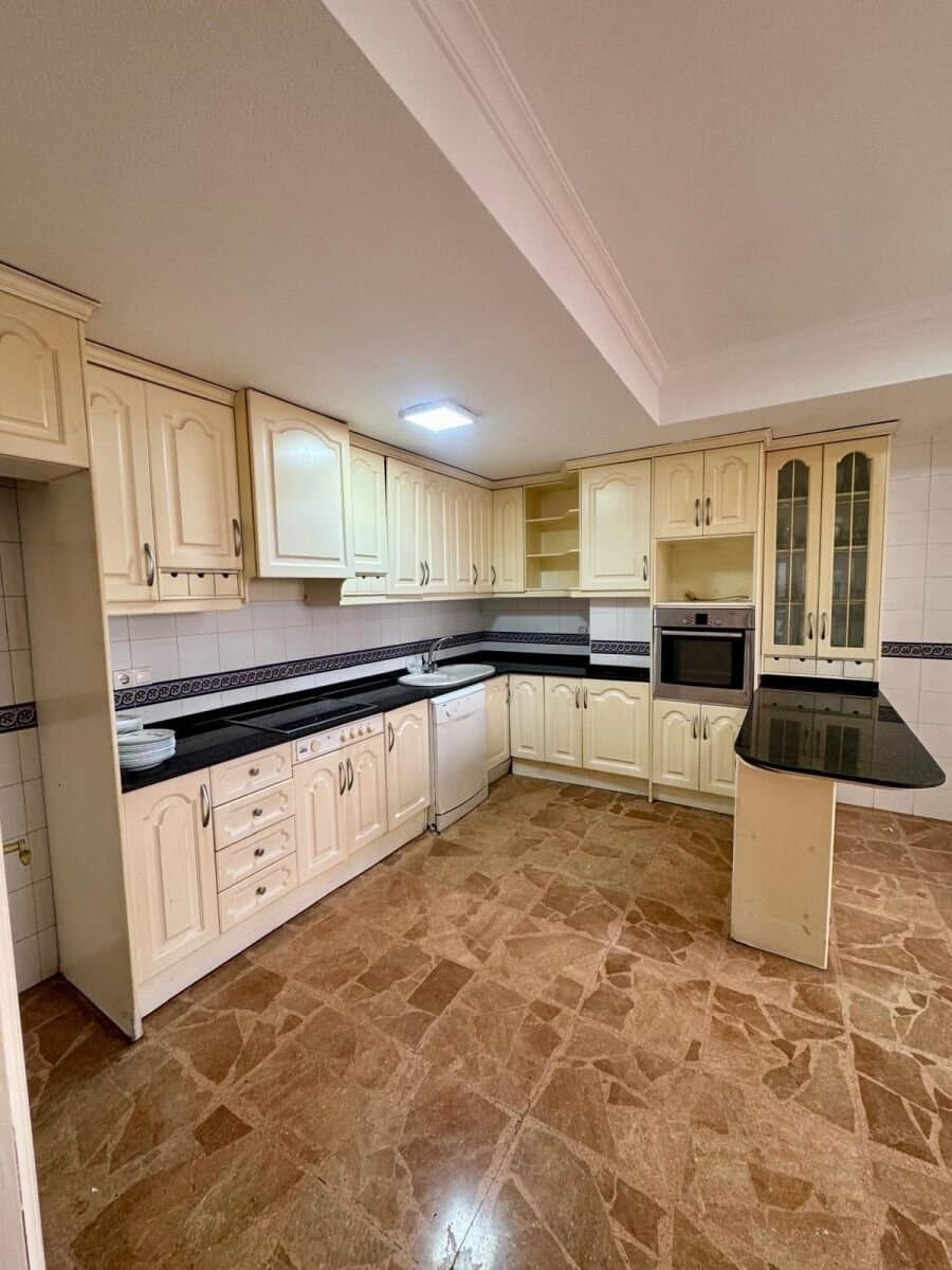 5-Bedroom Apartment in Torrevieja - 5