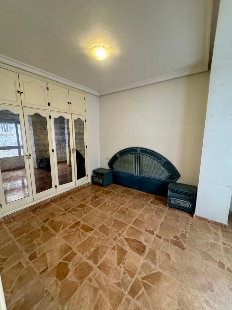 5-Bedroom Apartment in Torrevieja - 8
