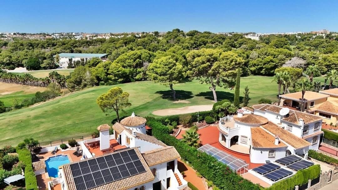 5-Bedroom Villa in Villamartín-las Filipinas, Orihuela Costa - 10