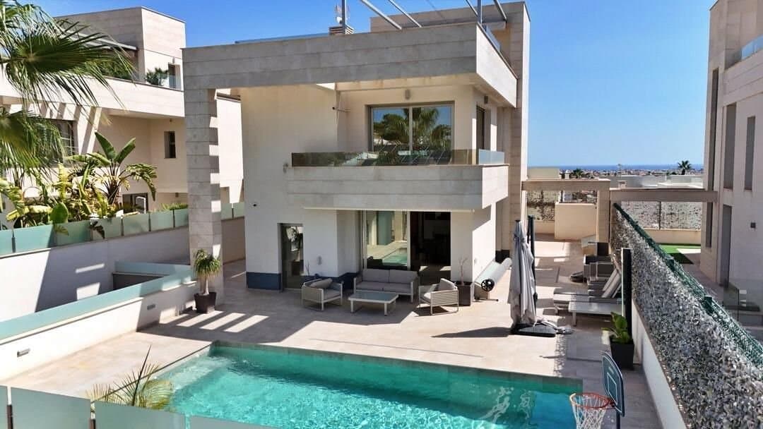 5-Bedroom Villa in Villamartín-las Filipinas, Orihuela Costa - 2