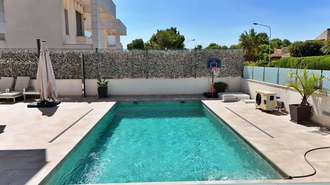 5-Bedroom Villa in Villamartín-las Filipinas, Orihuela Costa - 4