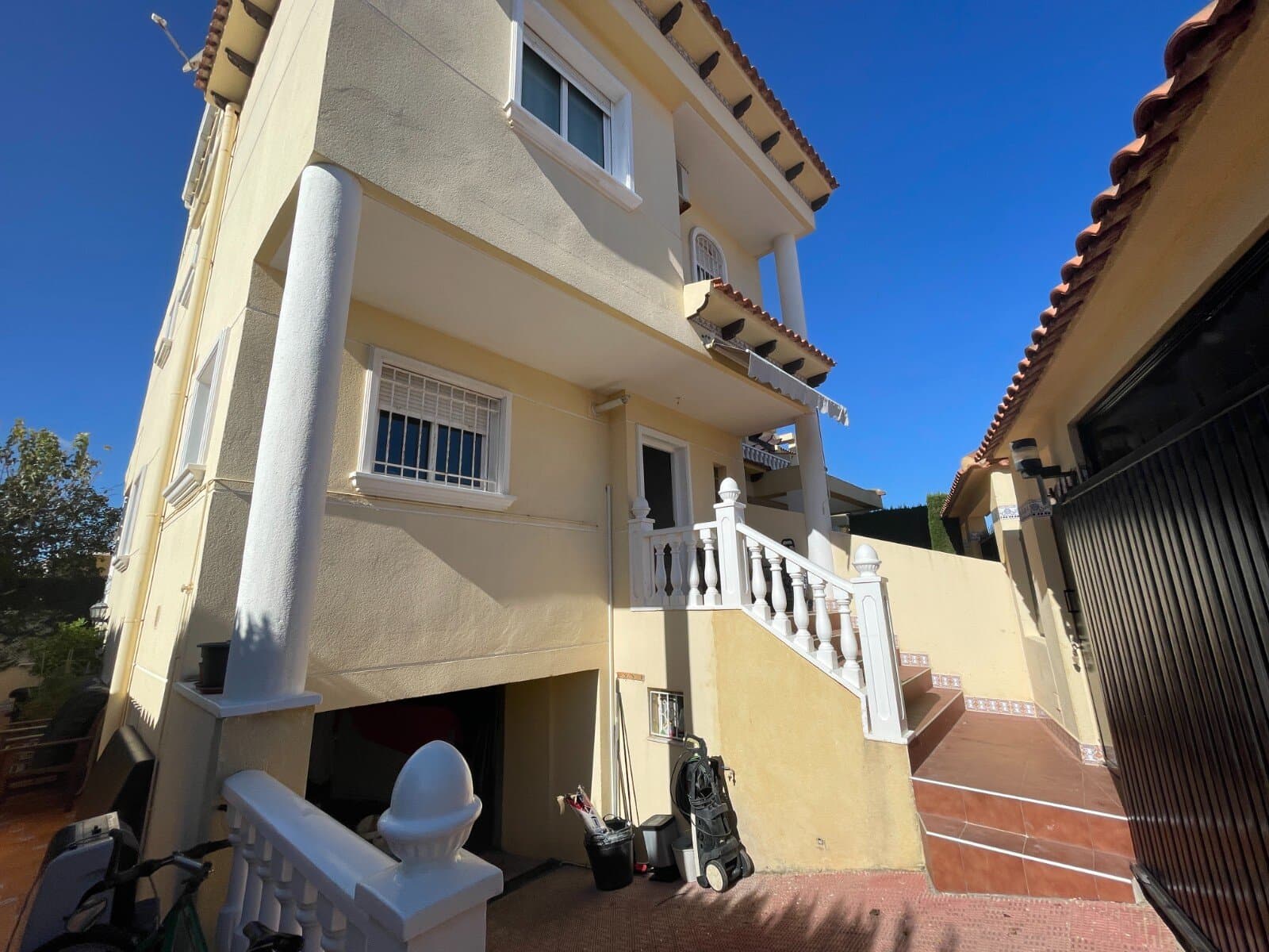 Villa de 4 Dormitorios en Urbanizaciones, Guardamar del Segura