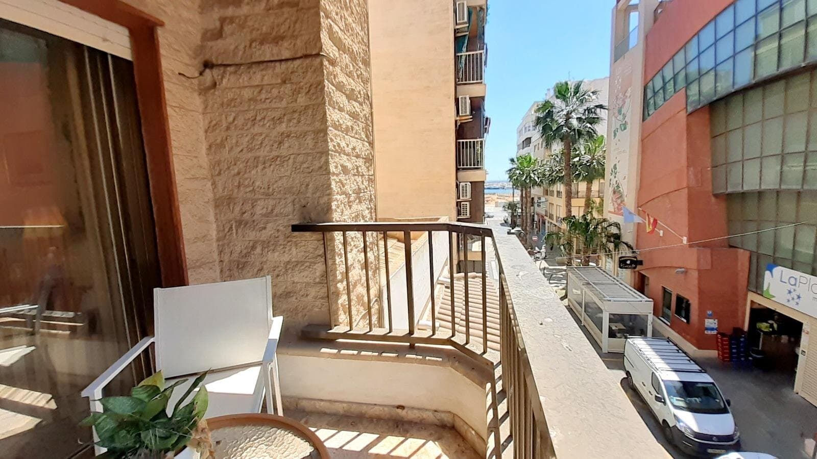 4-Bedroom Apartment in Torrevieja, Torrevieja - 2