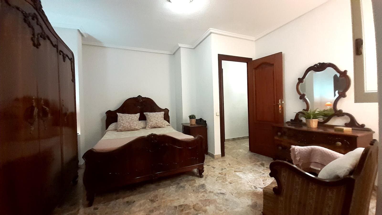 4-Bedroom Apartment in Torrevieja, Torrevieja - 26