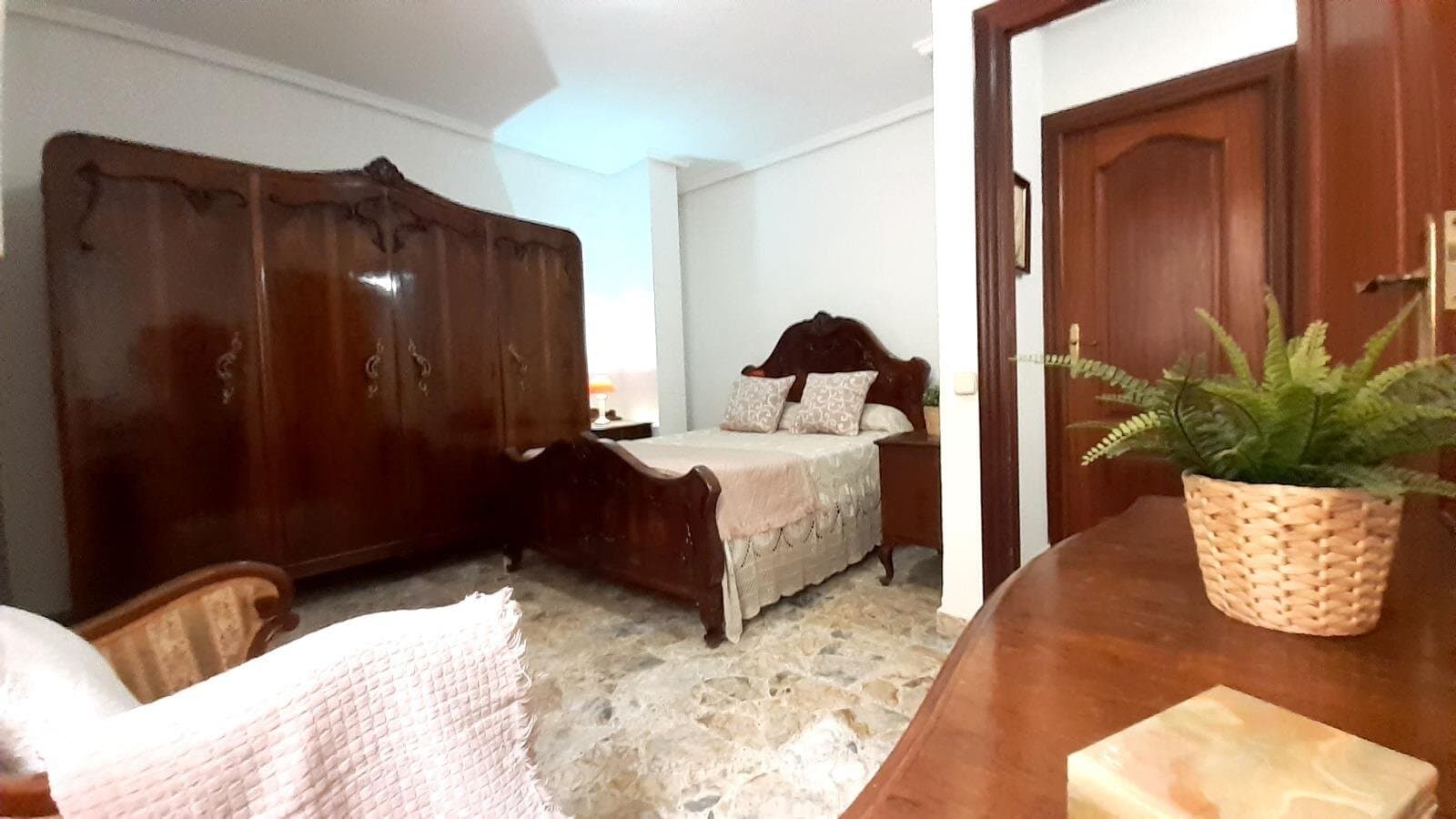 4-Bedroom Apartment in Torrevieja, Torrevieja - 31
