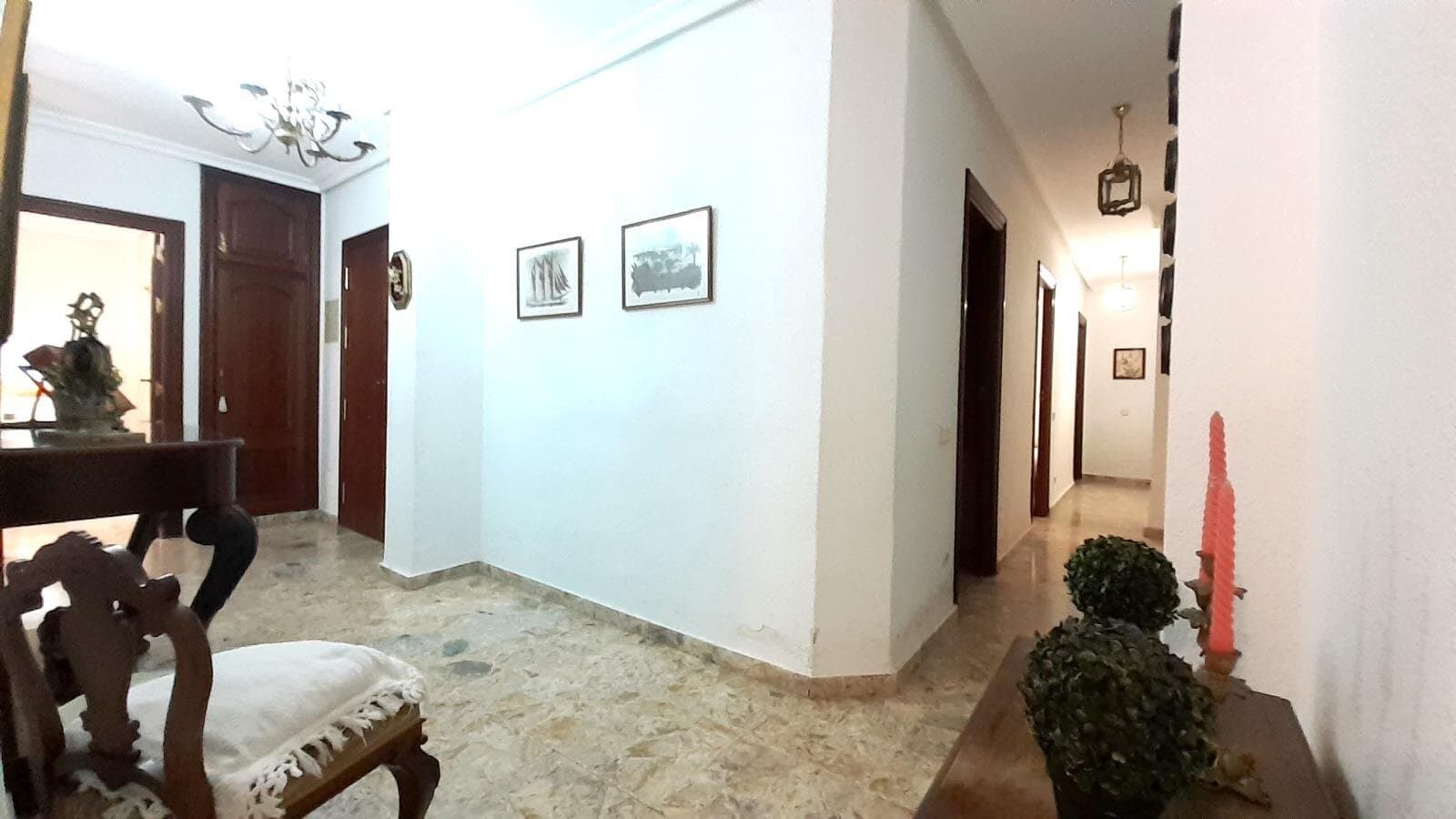 4-Bedroom Apartment in Torrevieja, Torrevieja - 33