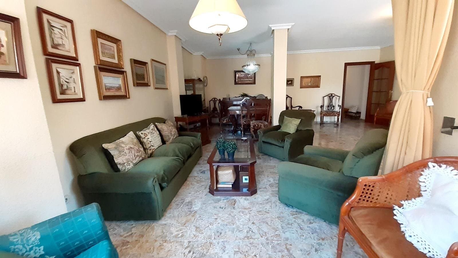 4-Bedroom Apartment in Torrevieja, Torrevieja - 8