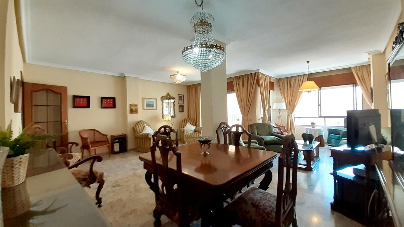 4-Bedroom Apartment in Torrevieja, Torrevieja - 9
