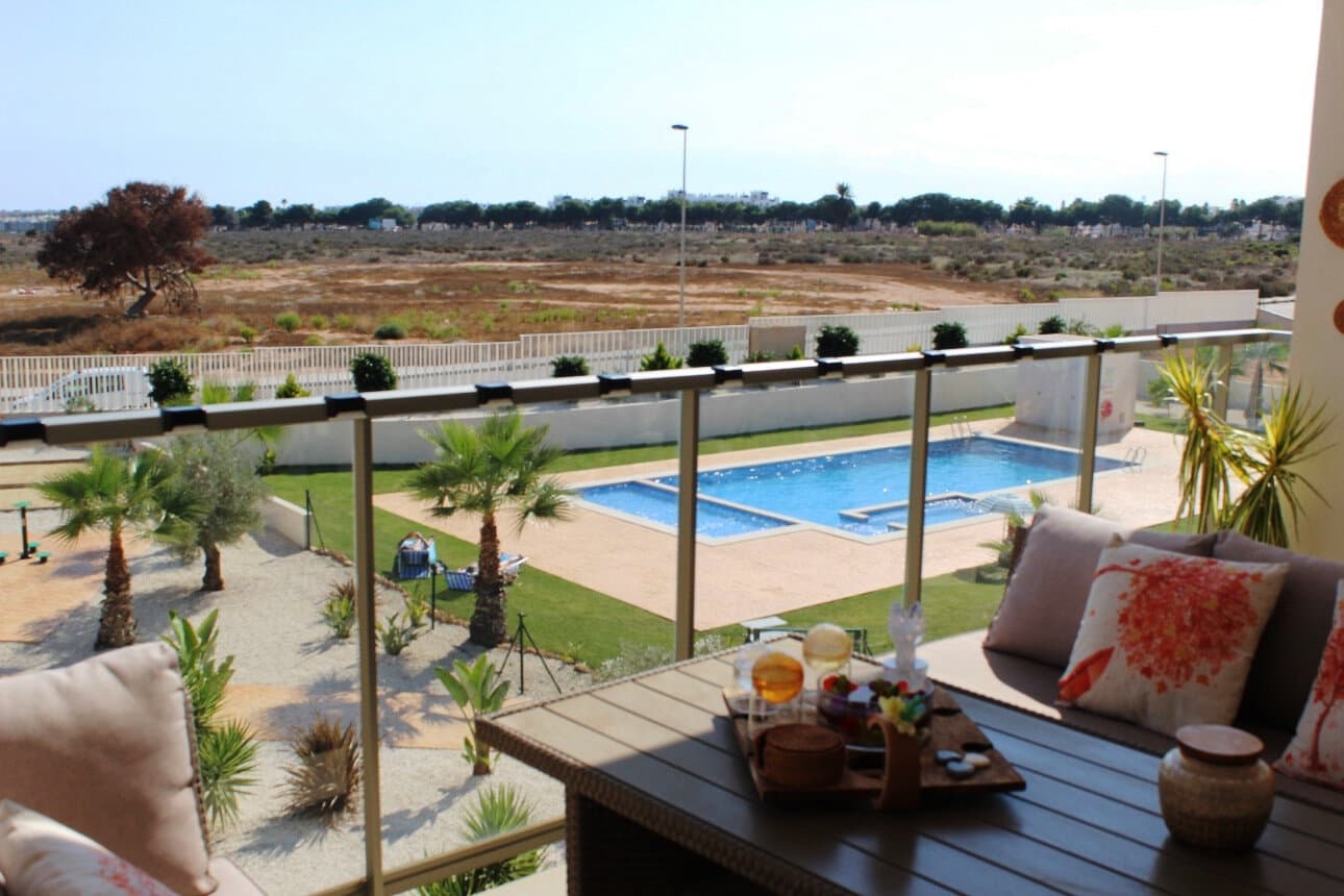 Apartamento de 2 Dormitorios en Los Dolses, Orihuela Costa - 2