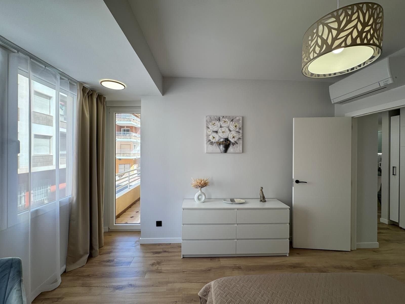 3-Bedroom Apartment in Paseo Maritimo, Torrevieja - 10