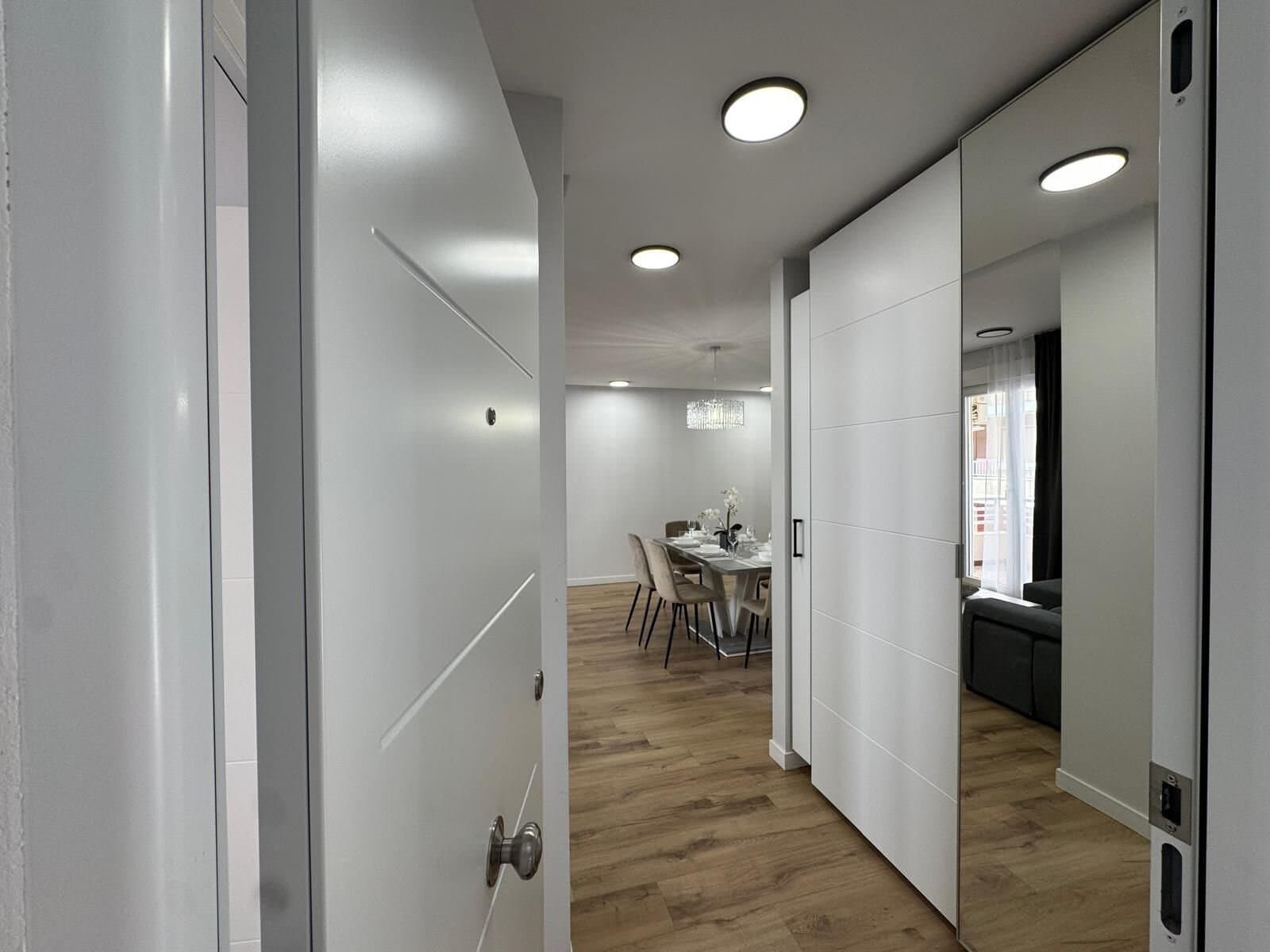 3-Bedroom Apartment in Paseo Maritimo, Torrevieja - 2