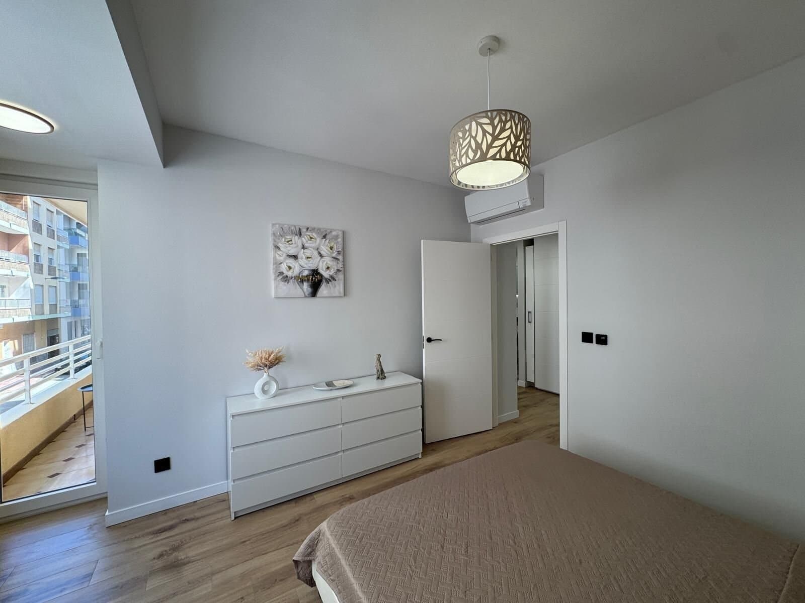 3-Bedroom Apartment in Paseo Maritimo, Torrevieja - 9