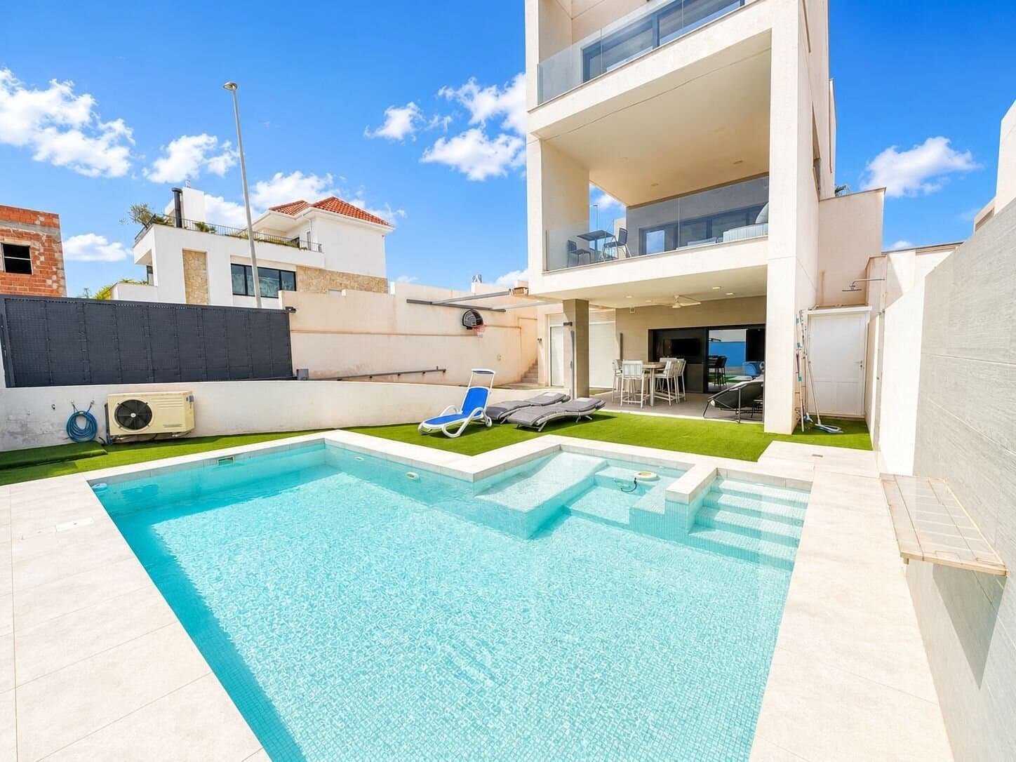 Villa de 4 Dormitorios en Pueblo 4, Benijofar - 2