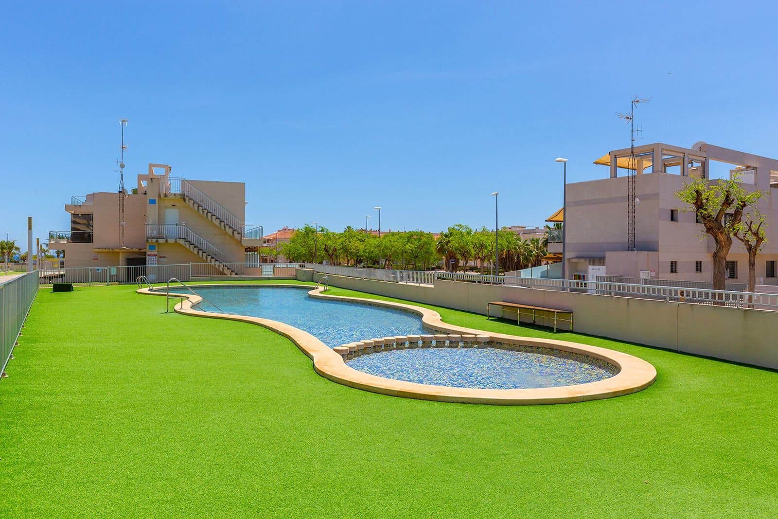 Apartamento de 4 Dormitorios en Torre de la Horadada, Pilar de la Horadada - 2