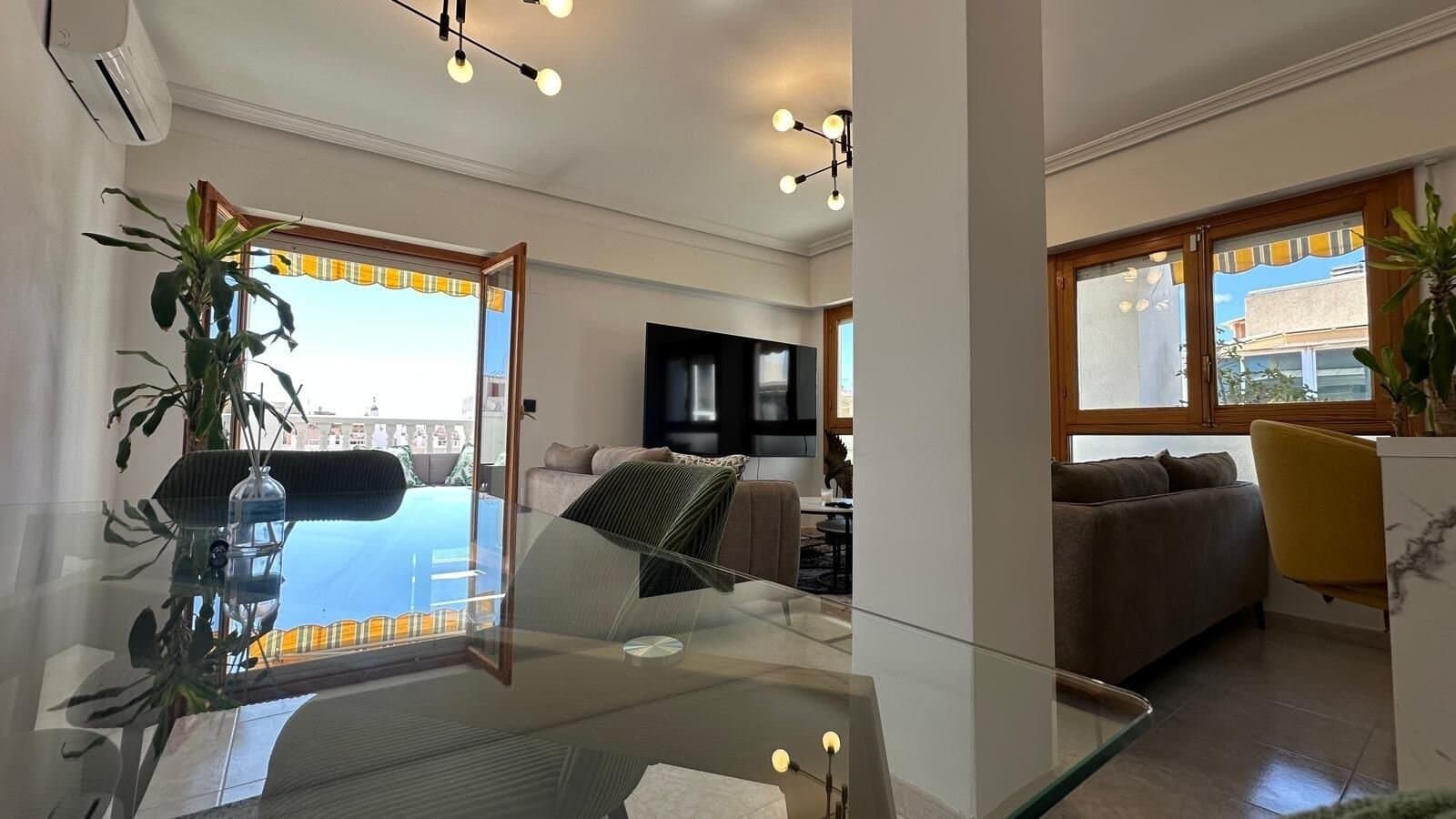 Apartamento de 2 Dormitorios en, Torrevieja - 2