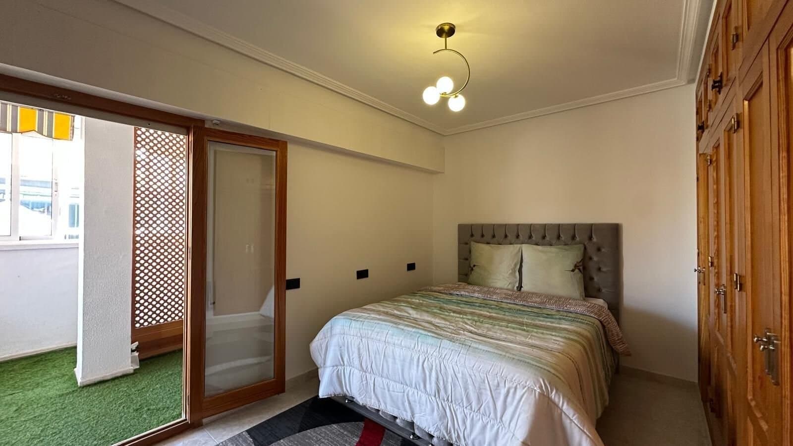 Apartamento de 2 Dormitorios en, Torrevieja - 23