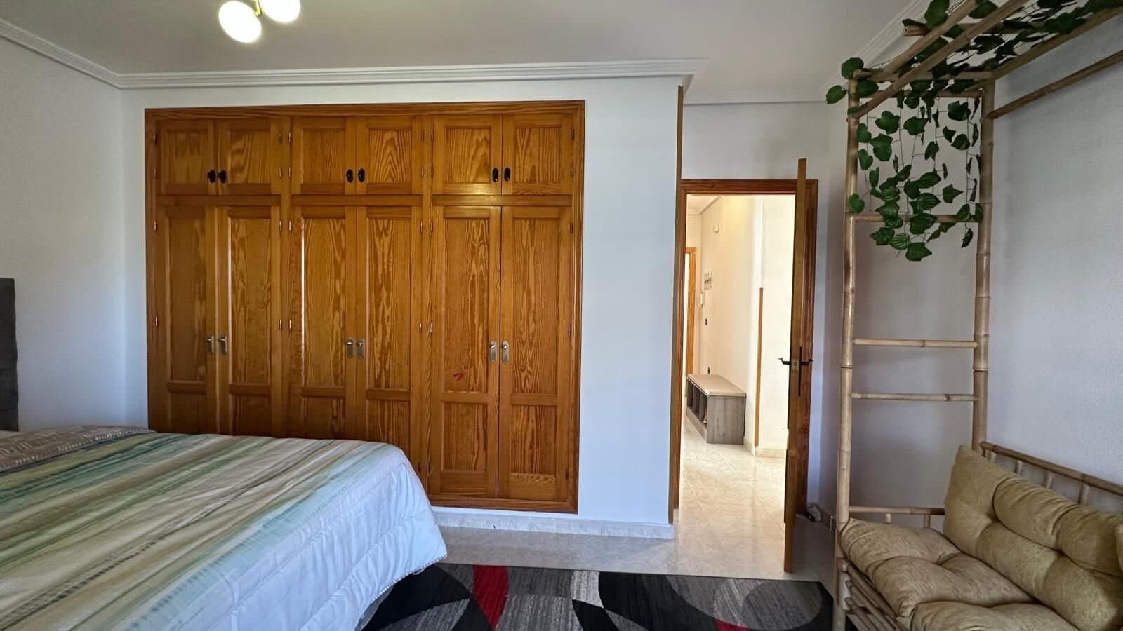 Apartamento de 2 Dormitorios en, Torrevieja - 28