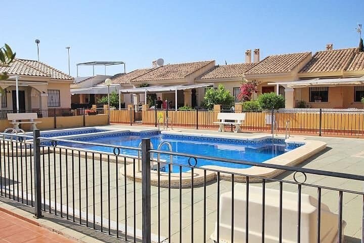 Bungalow de 2 Dormitorios en Urbanizaciones, Guardamar del Segura - 19