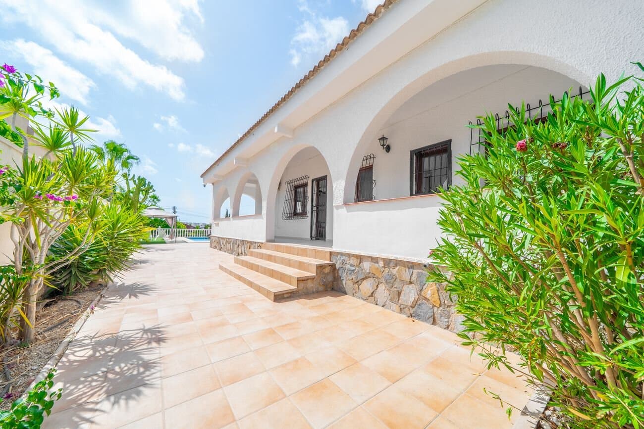 5-Bedroom Villa in La Siesta, Torrevieja - 3