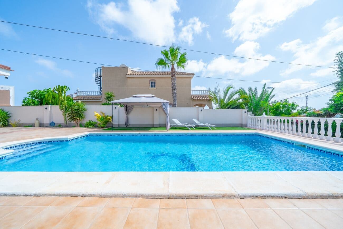 5-Bedroom Villa in La Siesta, Torrevieja - 37