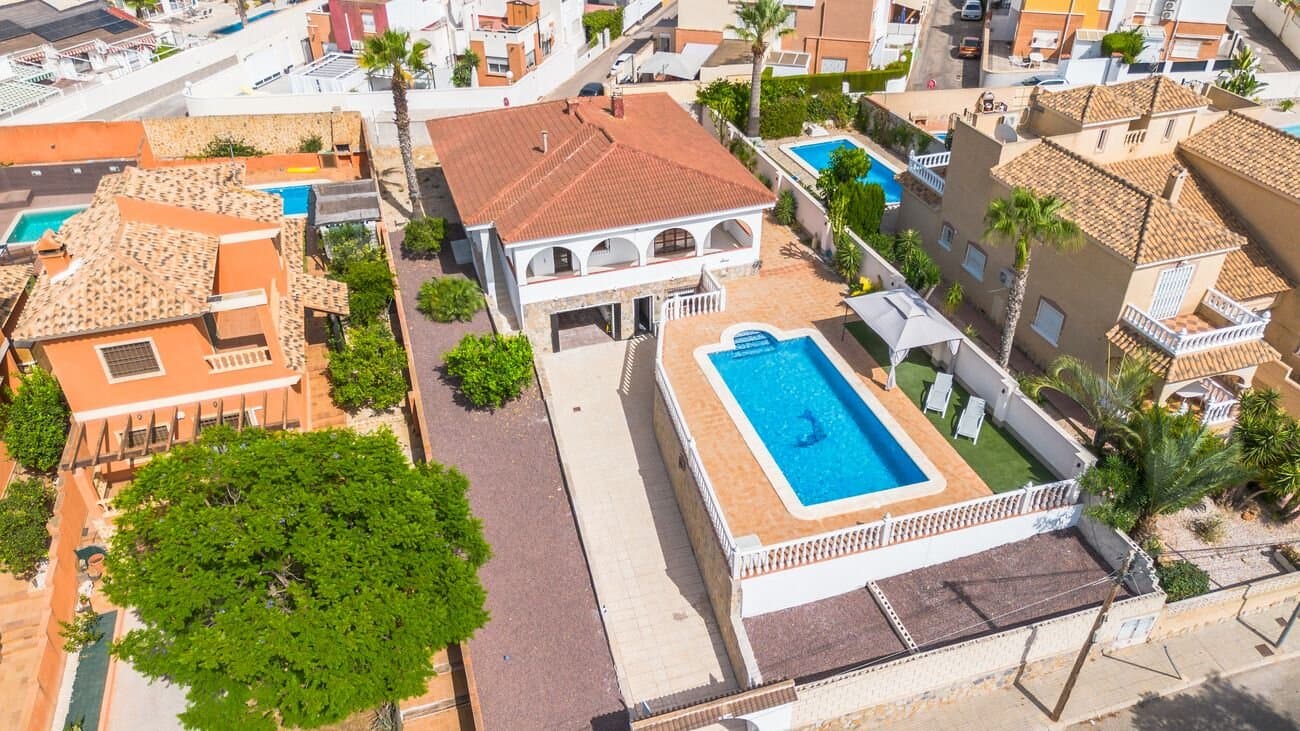 5-Bedroom Villa in La Siesta, Torrevieja - 4