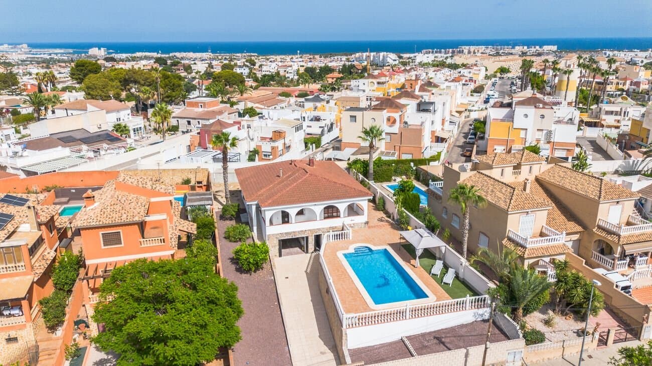 5-Bedroom Villa in La Siesta, Torrevieja - 40