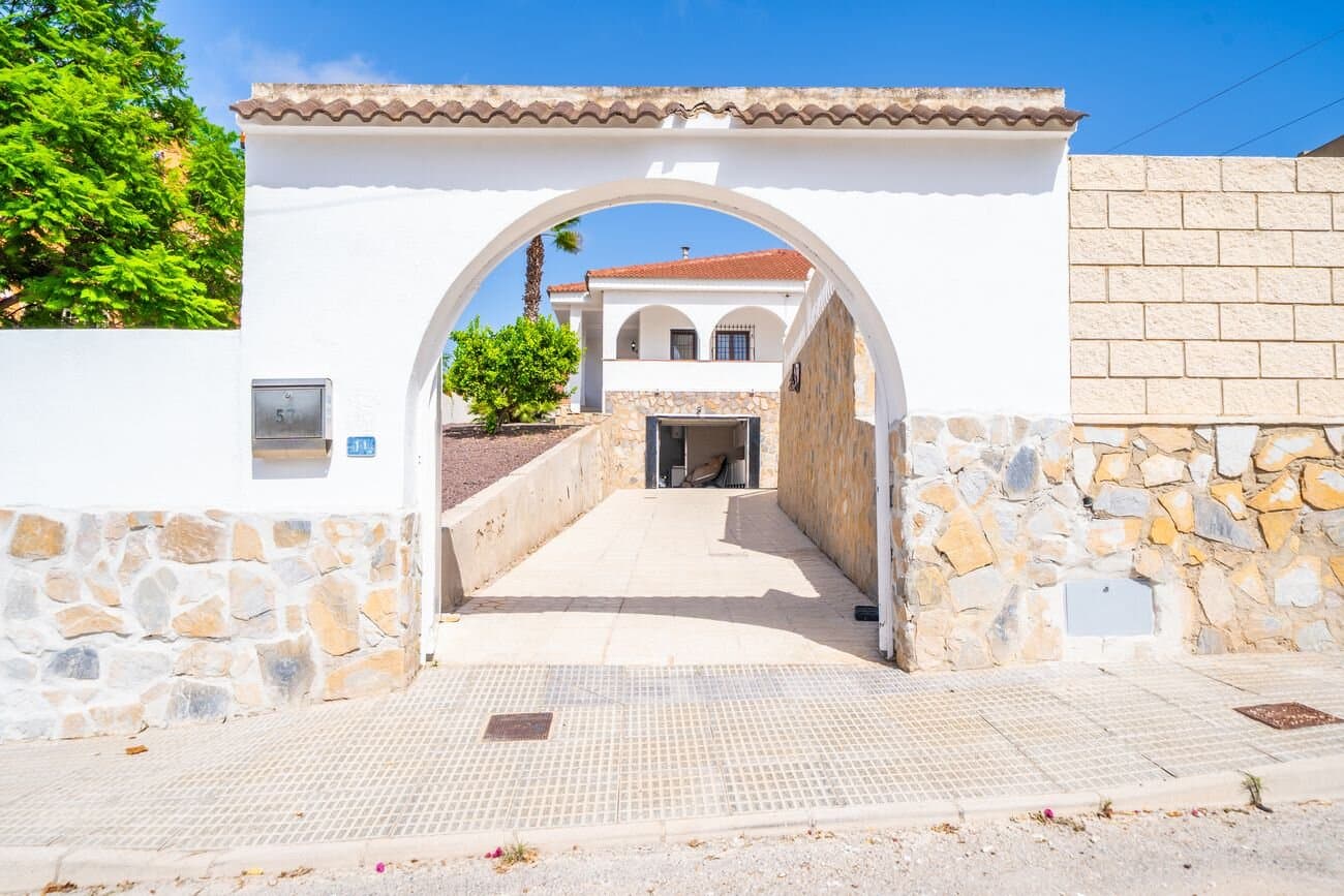 5-Bedroom Villa in La Siesta, Torrevieja - 5