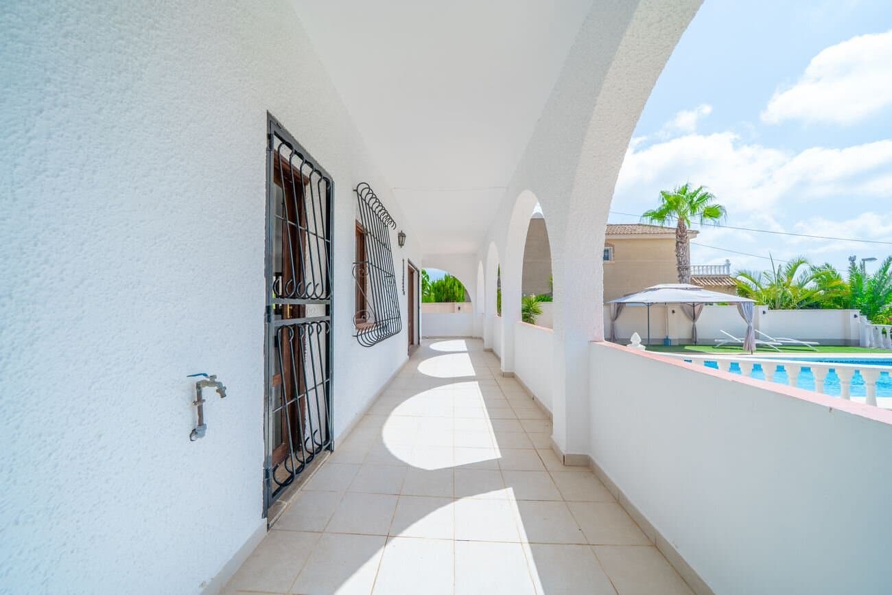 5-Bedroom Villa in La Siesta, Torrevieja - 9