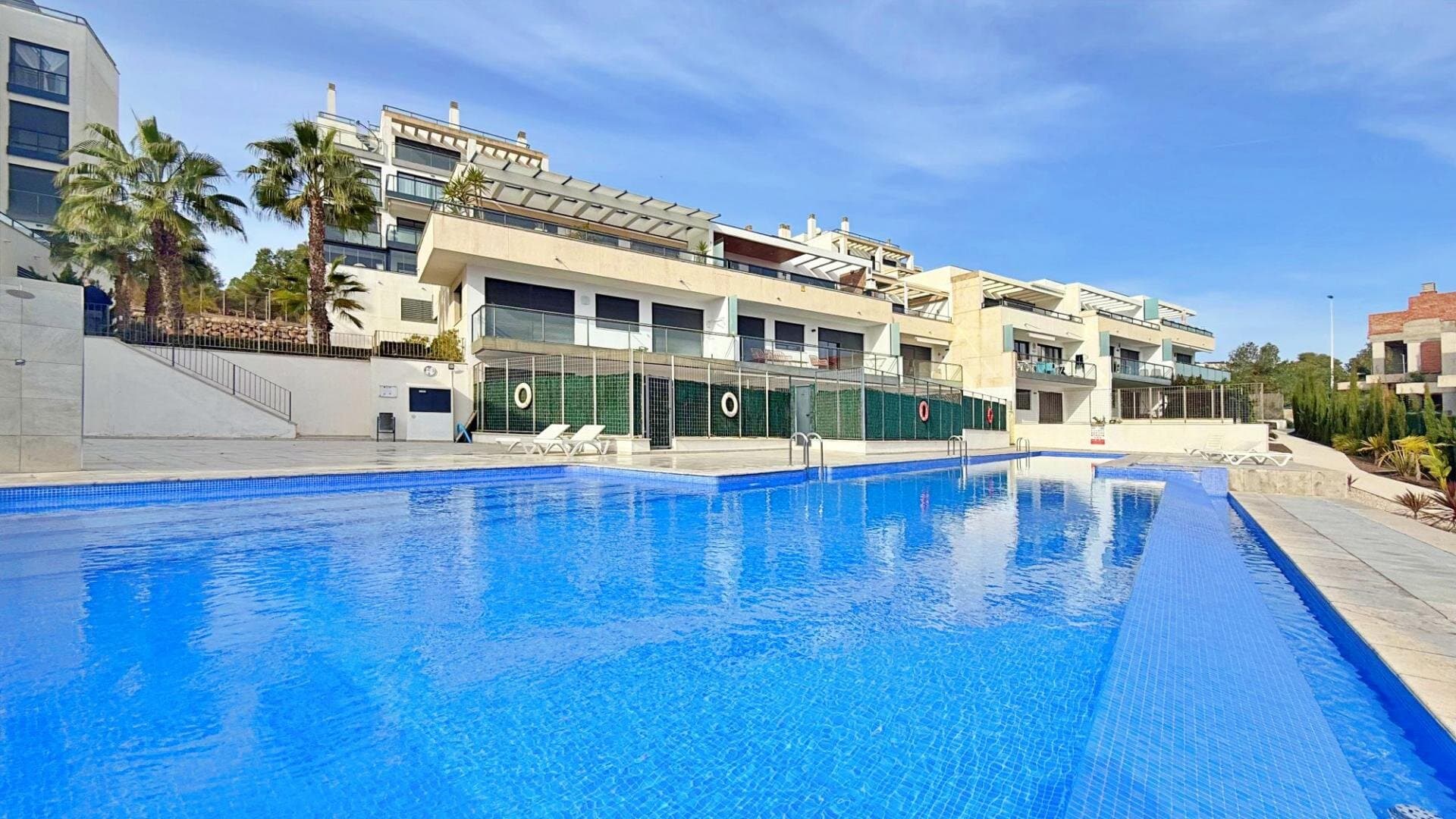 Apartamento de 2 Dormitorios en Lomas de Campoamor-las Ramblas, Orihuela Costa - 2
