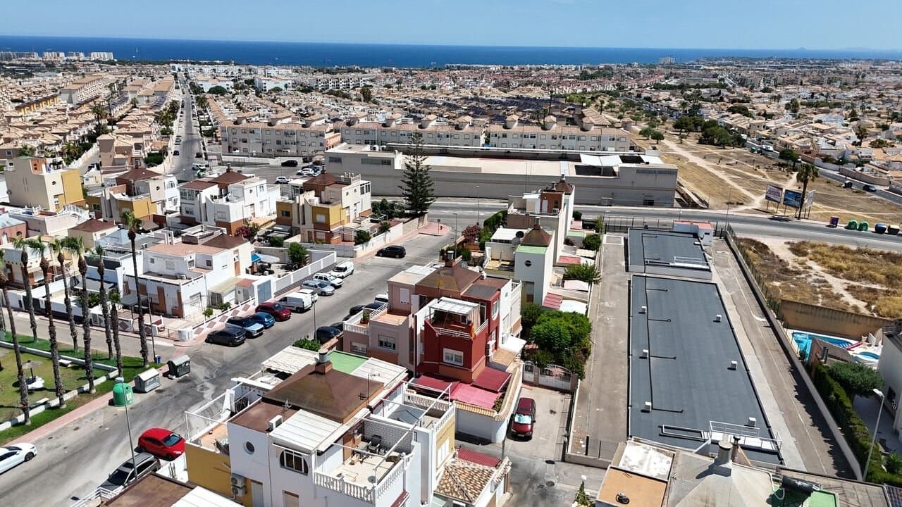 Casa de 2 Dormitorios en La Siesta, Torrevieja - 2