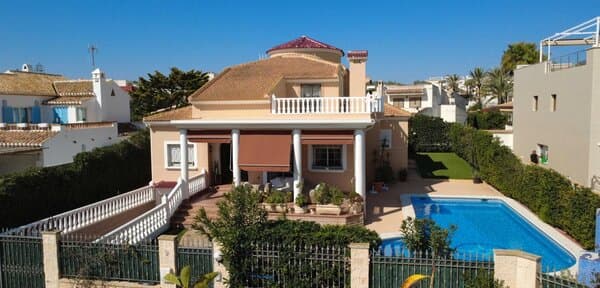 5-Bedroom Villa in Torre la Mata, Torrevieja