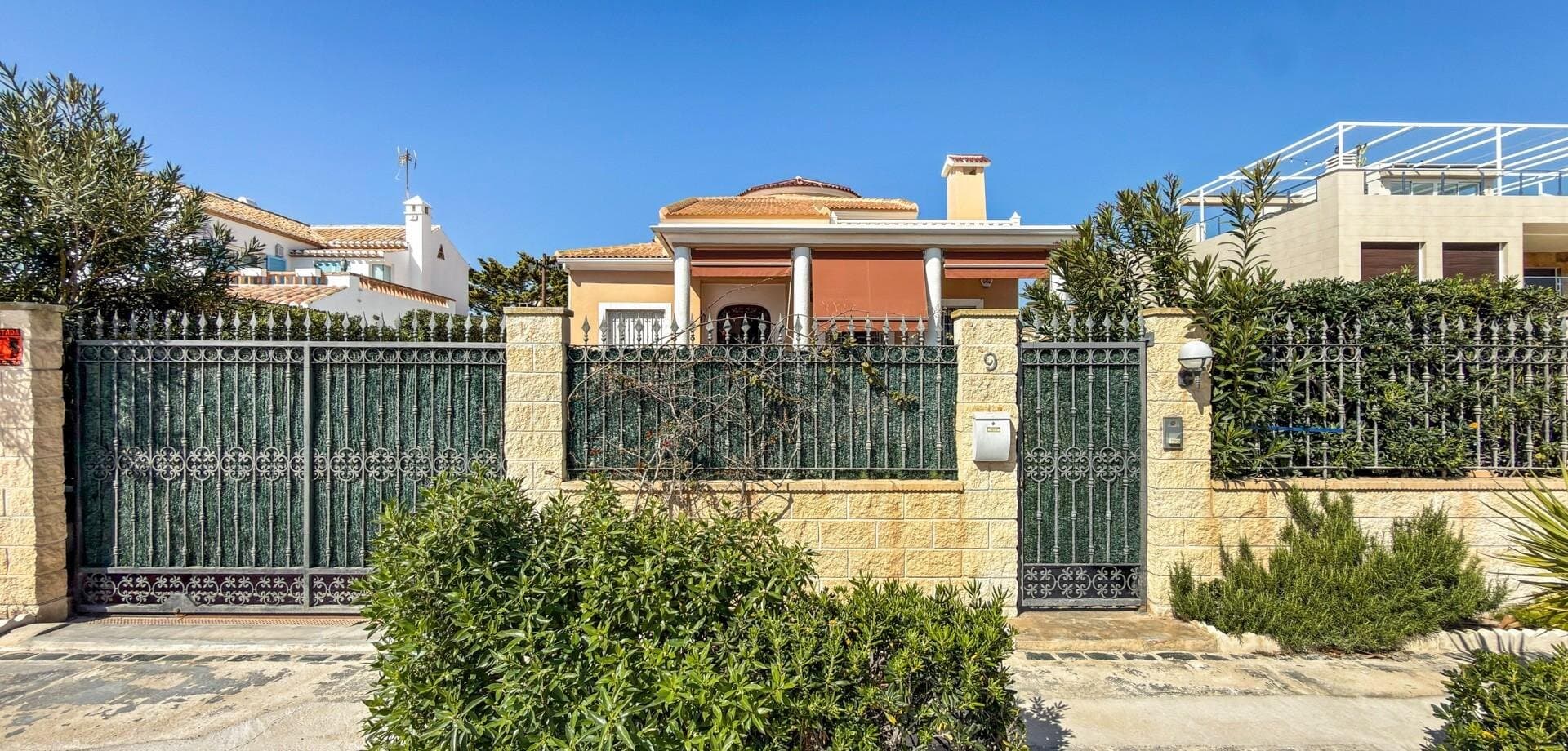 5-Bedroom Villa in Torre la Mata, Torrevieja - 9