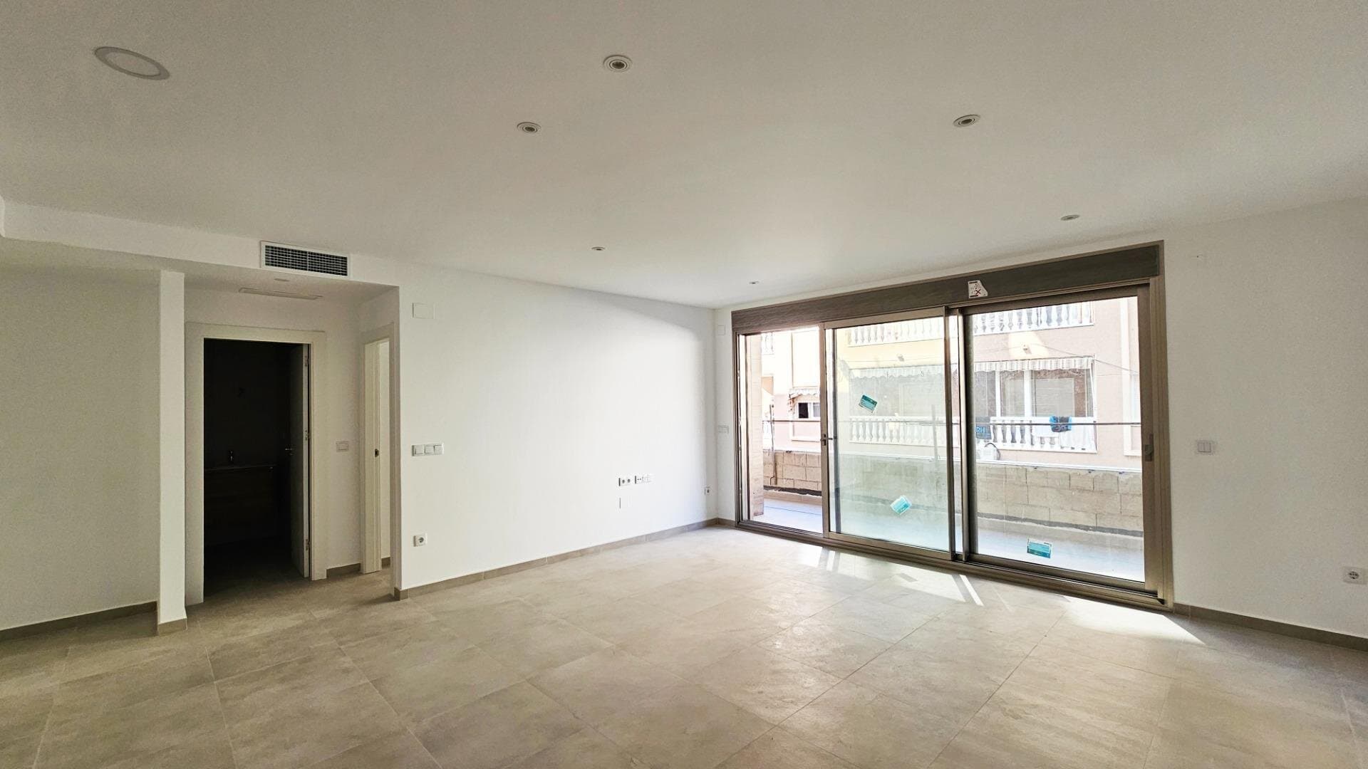 Apartamento de 1 Dormitorios en Playa del Cura, Torrevieja - 2