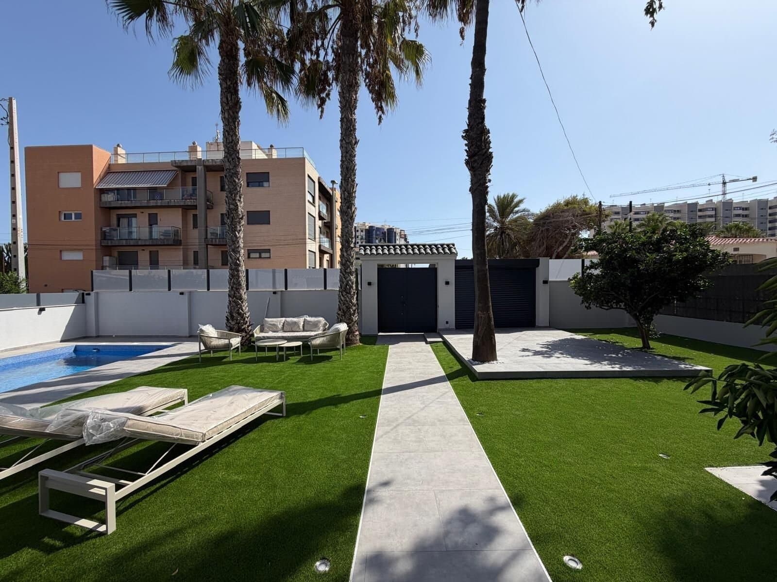 Villa de 4 Dormitorios en Punta Prima, Torrevieja - 9