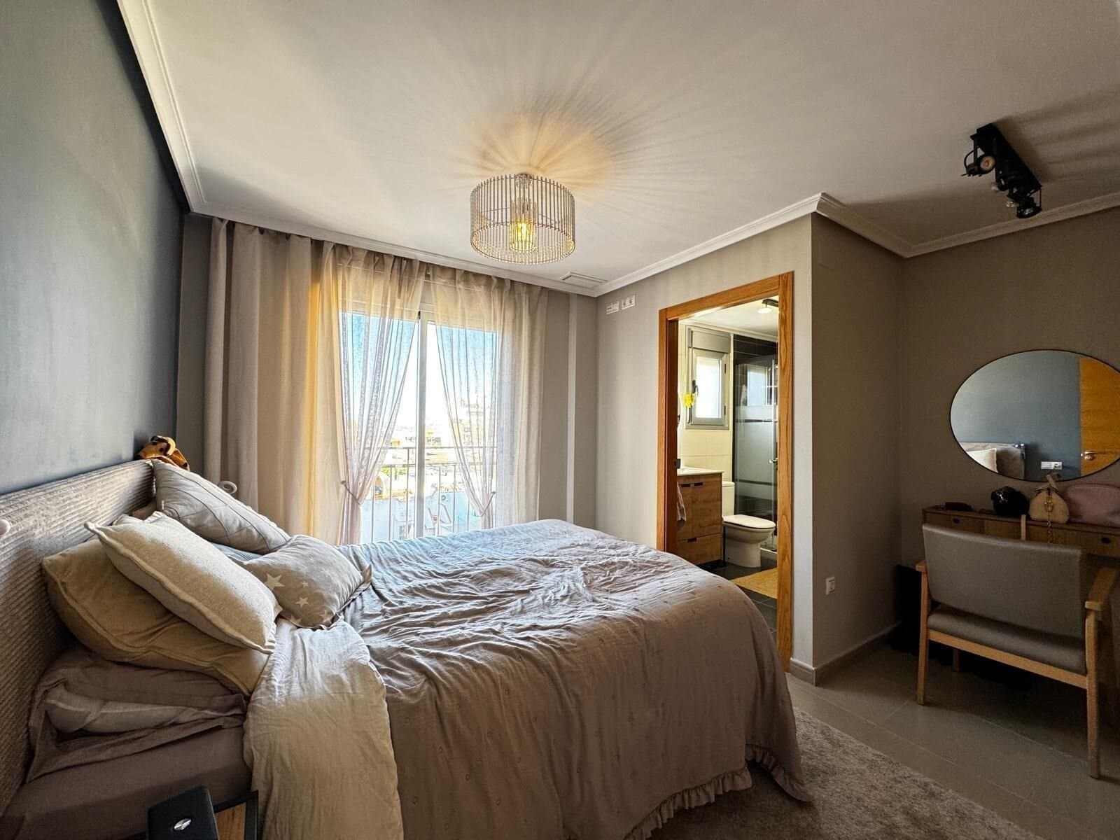 3-Bedroom Apartment in Playa de los Locos, Torrevieja - 14