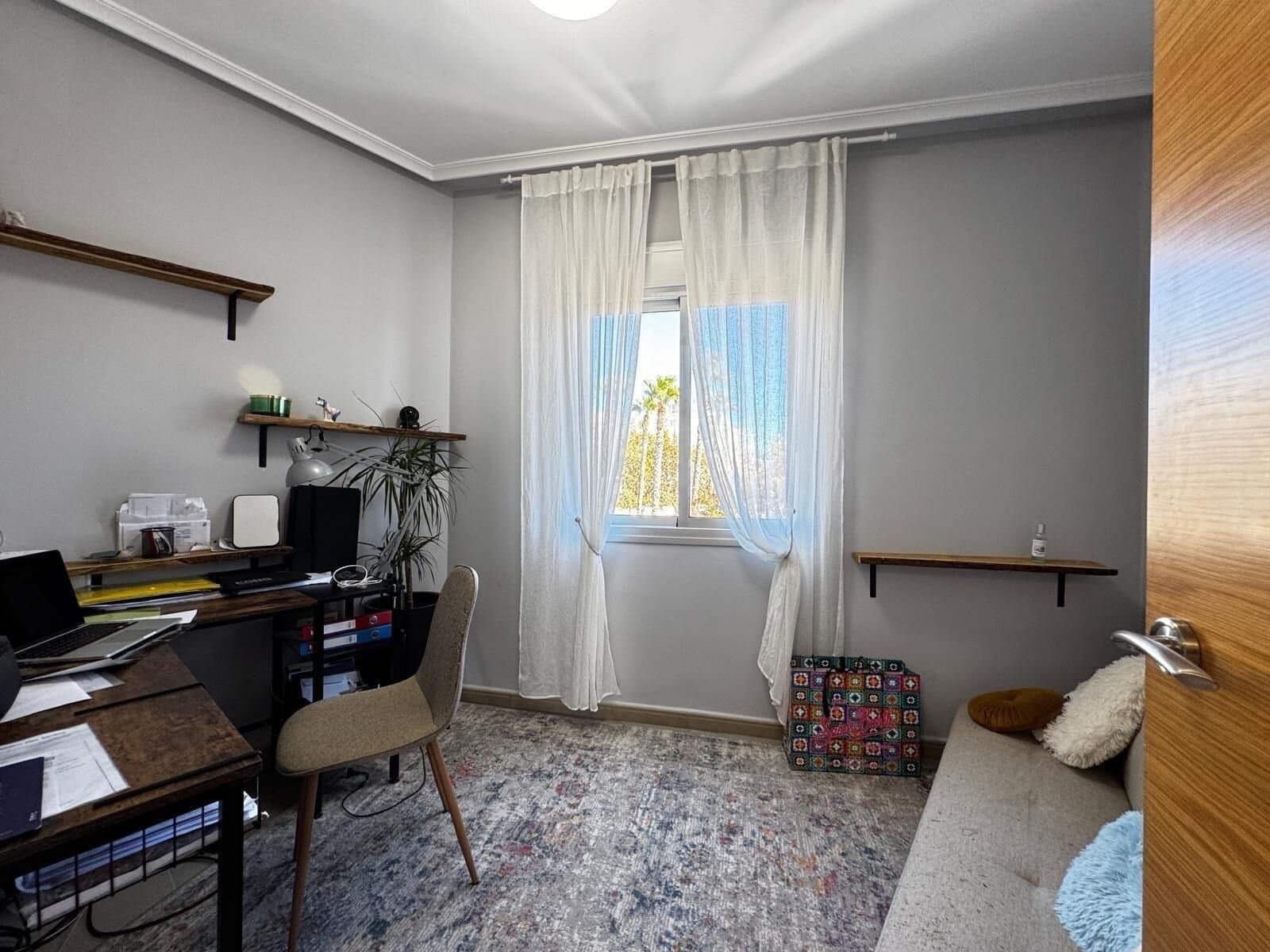 3-Bedroom Apartment in Playa de los Locos, Torrevieja - 40