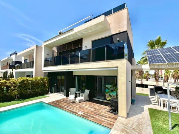 4-Bedroom Villa in Lomas de Cabo Roig, Orihuela Costa