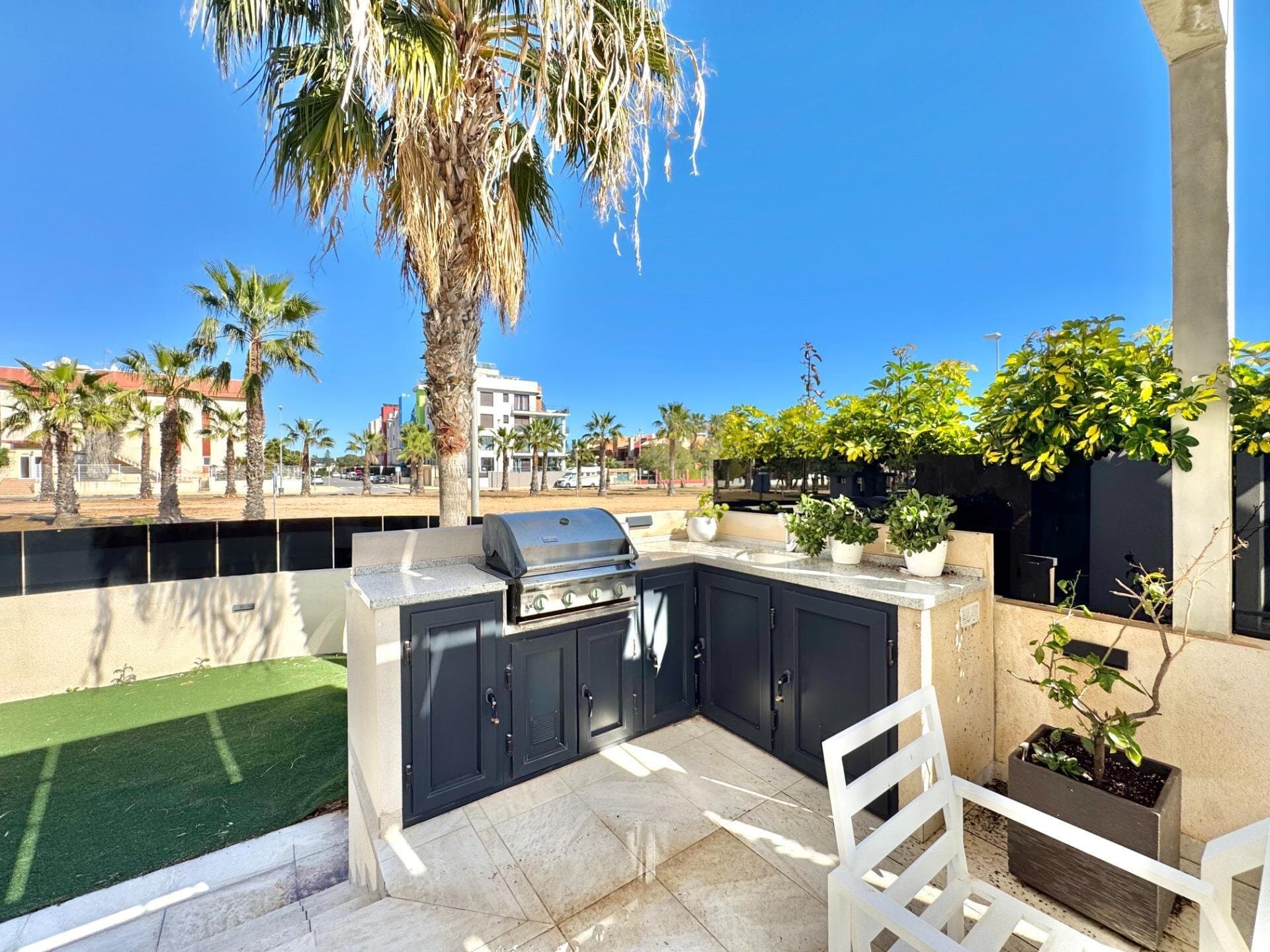 4-Bedroom Villa in Lomas de Cabo Roig, Orihuela Costa - 49