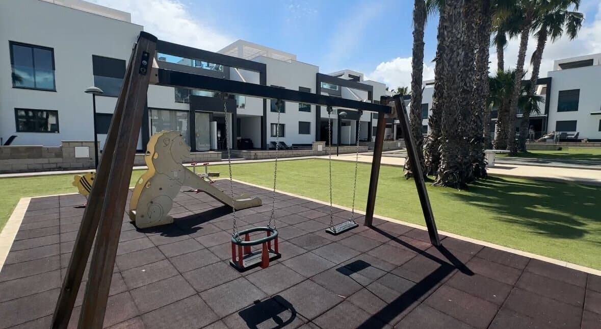 Apartamento de 2 Dormitorios en La Zenia, Orihuela Costa - 32
