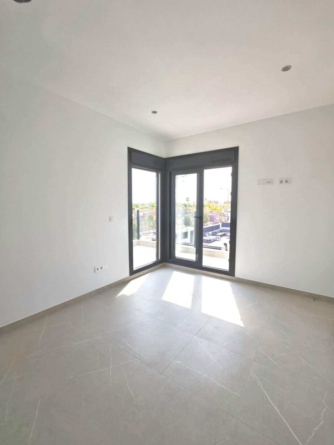 Villa de 6 Dormitorios en Los Alcázares - 33