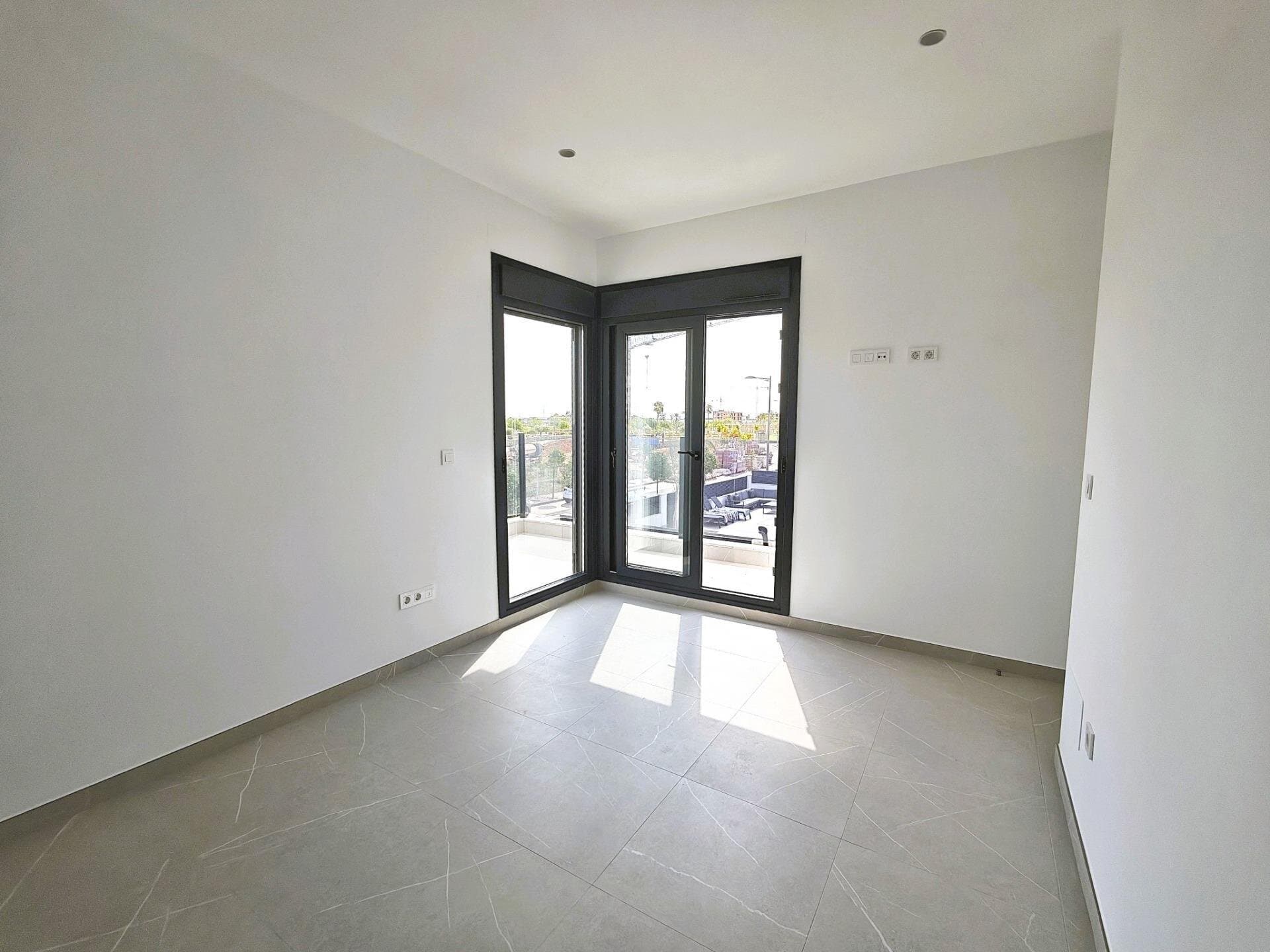 Villa de 6 Dormitorios en Los Alcázares - 34