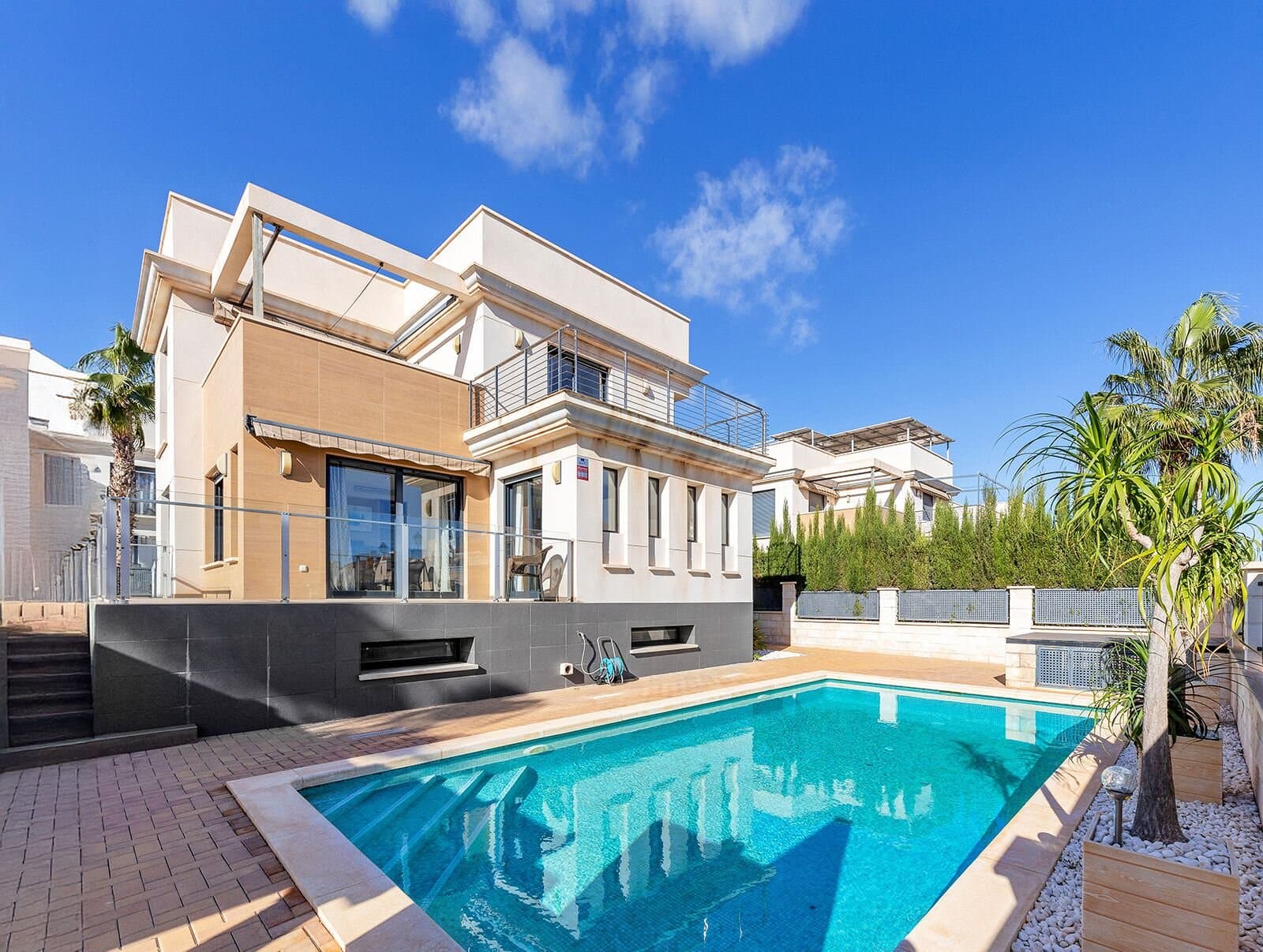 Villa de 5 Dormitorios en La Zenia, Orihuela Costa - 2